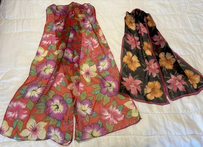 Lote De 2 Bufandas Largas Vintage Seda/Poliéster Coloridas Florales Jones Nueva York Usadas en Excelente Condición Foto 1 de 4