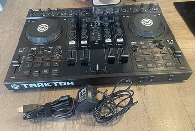 NATIVE INSTRUMENTS TRAKTOR KONTROL S4 MK1. POWER SUPPLY, USB CABLE AND GATOR BAG - Image 1 of 4