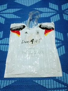 Camiseta de invierno de plástico para los aficionados de la Eurocopa 2004 de la selección alemana - Imagen 1 de 18