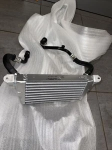 GENUINE BMW OIL COOLER S1000RR S1000R S1000XR M1000R M1000RR BRAND NEW - Picture 1 of 8