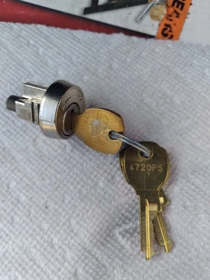 Cerradura de buzón USPS Foto 1 de 3