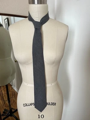 J.Crew Ludlow 男式领带灰色 100% 棉 3 英寸宽纯色纹理二手状况完好 — 第 1/3 张图片