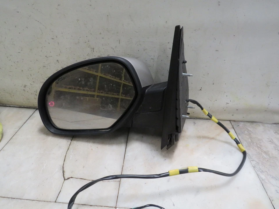 GMC Yukon 2012 espejo retrovisor lateral izquierdo sin intermitente plateado Foto 1 de 3