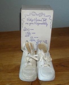 VINTAGE TIRM FOOT BABY DEER TRAINER SHOES IN ORIGINAL BOX TAKE A LQQK!! - Picture 1 of 12