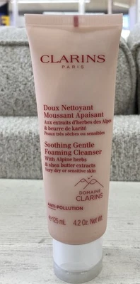Limpiador en espuma suave calmante Clarins Paris con hierbas alpinas y manteca de karité Foto 1 de 3