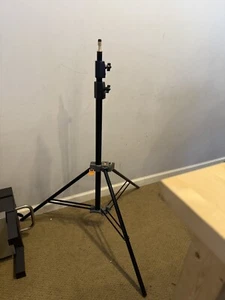 Impact Interlocking Air Cushioned 9Ft Aluminum Light Stand For Photography - Picture 1 of 2