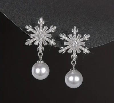 Snowflake earrings Christmas fashion jewelry NEW Free Ship 1.3 inch - Image 1 of 2
