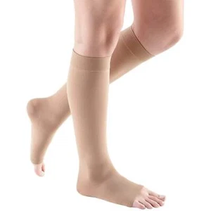 Medias de compresión Mediven Comfort hasta la rodilla 15-20 mmHg, punta abierta - Imagen 1 de 61