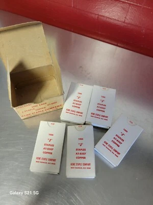 Grapas COBRE "J" ~ AT-8507 ~ Acme Staple Co. ~ 5 cajas ~ 1 parcial ~ ¡Nuevo! Foto 1 de 4