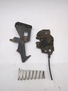 Buick Roadmaster Estate Wagon 1991-96 OEM capó pestillo liberación clip resorte  - Imagen 1 de 9