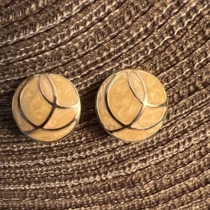 Vint. Pendientes Monet Marfil Círculo con Diseño en Tono Dorado Elevado - Firmados, Postes con Protector - Imagen 1 de 9