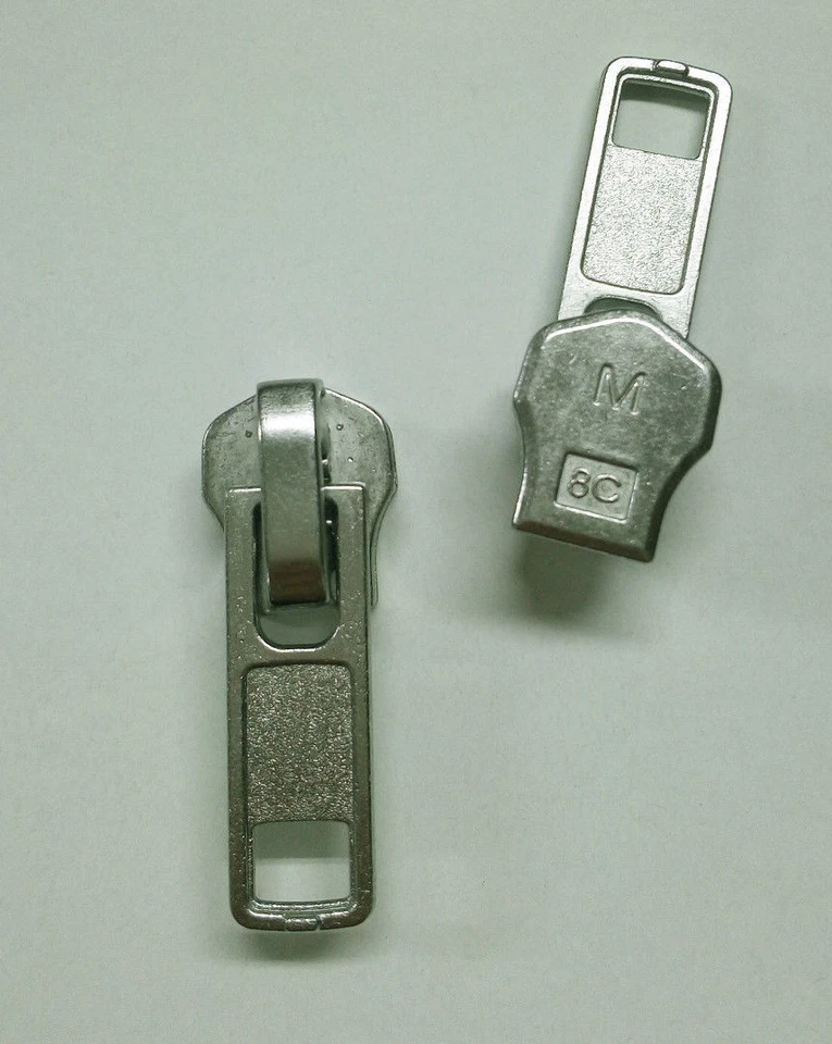 1 Cursore Auto Bloccante per cerniera catena 8 in metallo  -  colore argento - Immagine 1 di 1