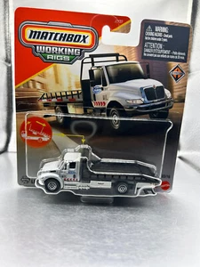2025 MATCHBOX WORKING RIGs- "International Durastar 4400" - Picture 1 of 5