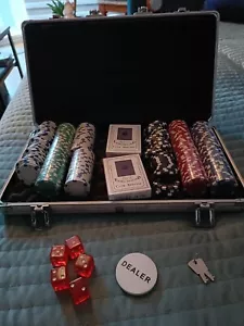Full Poker set case with 5 dice, 2 packs of BCG playing cards and ≈ 300 chips - Picture 1 of 3