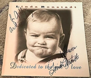LINDA RONSTADT Signed Autographed Cd 'Dedicated to the One I Love' - Picture 1 of 3