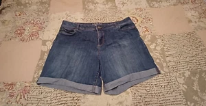 Sonoma Women’s shorts Size 16 Jean Shorts Denim Distressing Cuffed Raw Hem - Picture 1 of 3