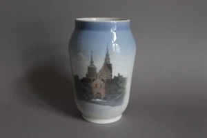 Royal Copenhagen Vase Schloss Rosenborg H 17 cm Nr. 4567 - Picture 1 of 5