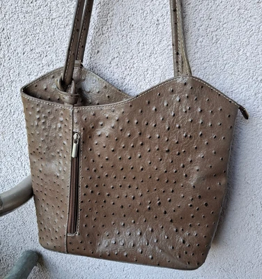 Tasche Leder Strauß-Optik, 2 in 1 Design:  Schultertasche Rucksack Handtasche - Bild 1 von 4