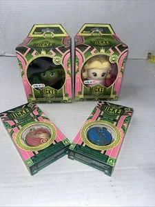 Bitty Boomers Wicked: Altavoces Bluetooth coleccionables ELPHABA y Glinda y 2 pines - Imagen 1 de 4