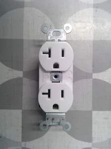 Hubbell CR20-W 20A 125 V ricevitore duplex grado speciale, bianco **spedizione gratuita** - Foto 1 di 3