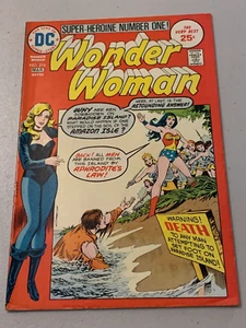 WONDER WOMAN #216 EN MUY BUEN ESTADO DC COMICS EDAD DE BRONCE 1975 - Imagen 1 de 2