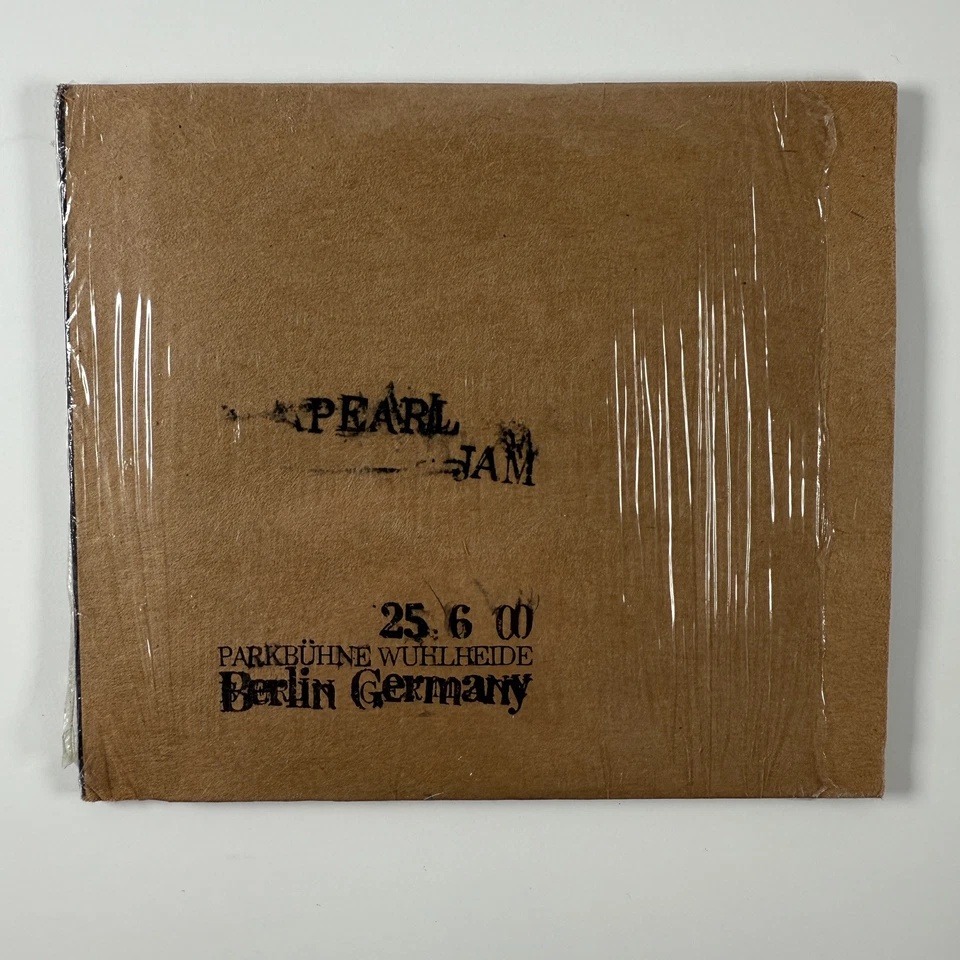 Pearl Jam 2000 Official Live Bootleg No. 22 Berlin, Germany June 25, 2000 - Imagem 1 de 4