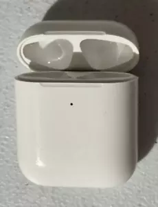 Apple Wireless Charging Case for AirPods (CASE ONLY) - Picture 1 of 4