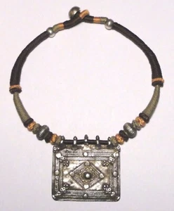 ANTIGUO COLGANTE/collar étnico indio tribal plata probado gargantilla de cordón de algodón - Imagen 1 de 4