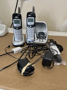 Uniden 5.8 ghz cordless phone set (DXAI5588-2), 2 Silver phones, Answering - Picture 1 of 5