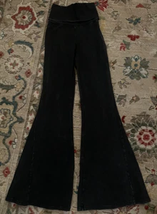 LEGGING OFFLINE BY AERIE OG TIE DYE NEGRO SUPER ACAMPANADO TALLA: XS - Imagen 1 de 7