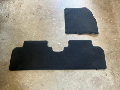 Оригинальные напольные коврики (задние и пассажирские) для Chevrolet Bolt EV 2023 GM с ковровым покрытием - Изображение 1 из 4