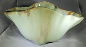 Vintage METLOX Pottery Ruffled Fan Mint Green and Tan Vase - Picture 1 of 5