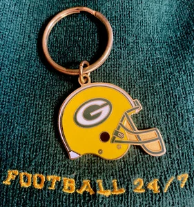 Green Bay Packers VINTAGE Metal Helmet Keychain Two Sided BRAND NEW πππ₯ - Picture 1 of 2
