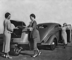 Jane & Mary Lou Houston & Betty Elliot a new type streamlined trai Old Photo - Bild 1 von 1