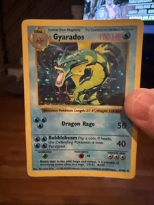 POKEMON GYARADOS 6/102 HOLO VERY RARE POKEMON CARD - Picture 1 of 4