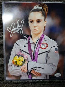 McKayla Maroney signiert 8x10 JSA zertifiziert 2012 Olympia Gold "nicht beeindruckt"  - Bild 1 von 3