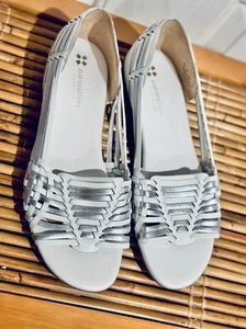 NWOB Naturalizer’s 10M N5 Contour White & Silver Genuine Leather Sandals Resort - Picture 1 of 17