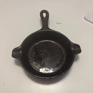 Posacenere vintage Wagner Ware padella in ghisa smaltata rosso maculato 6,25"L - Foto 1 di 23