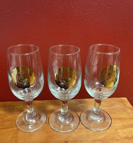 VINTAGE UNIVERSITY OF NORTH DAKOTA WINE GLASSES!  SET OF 3 Cover