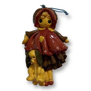 Skurrile handgefertigte Tonpuppe mit Spielzeug Hund Wandkunst 3D 7 Zoll lang - Bild 1 von 3