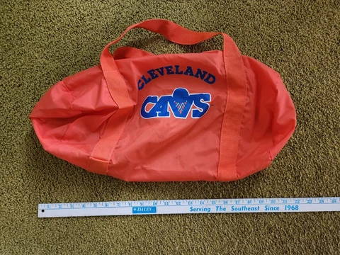 Vintage nylon bright orange Cleveland Cavaliers NBA gym bag - never used Cover