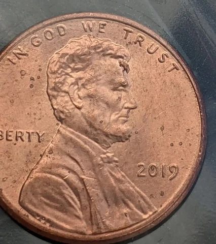 "Bug on Forehead" ~ Rare coin 2019 penny. Beautiful! Multiple errors. Die Chip Cover