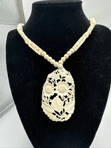 "Collar de celuloide tallado a mano diseño floral asiático vintage 26""" - Imagen 1 de 11