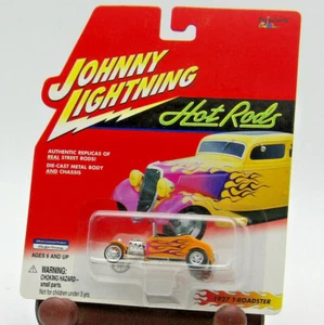 Neu in Verpackung Johnny Lightning "Hot Rods 1927 T-Roadster". (1:64) - Bild 1 von 2