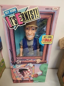 Vintage 1989 Kenner HEY VERN IT'S ERNEST Zugschnur sprechende Puppe funktioniert NRFB - Bild 1 von 9