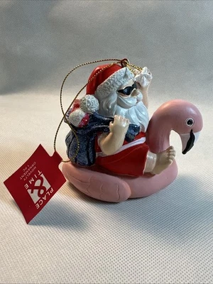 Place & Time ~ Weihnachtsmann in PINK FLAMINGO POOL SCHWIMMER Weihnachtsschmuck ~ Neu mit Etikett - Bild 1 von 4