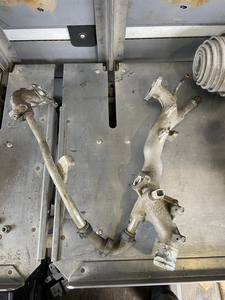 2012 年日产 Maxima 3.5L 冷却交叉管 — 第 1/4 张图片