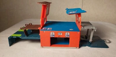2008 Mattel Matchbox Pop Up Fold-n-Go Fire Station Garage Playset Incomplete.  - Image 1 of 4