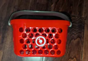 "Mini cesta de la compra Target Spritz roja favor de fiesta 6x3"" NUEVA EN MANO" - Imagen 1 de 5