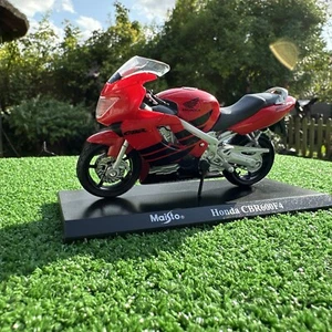 MAISTO Diecast Motorbike - Red Honda CBR600F4 - Scale 1:18 with Plinth - Picture 1 of 10